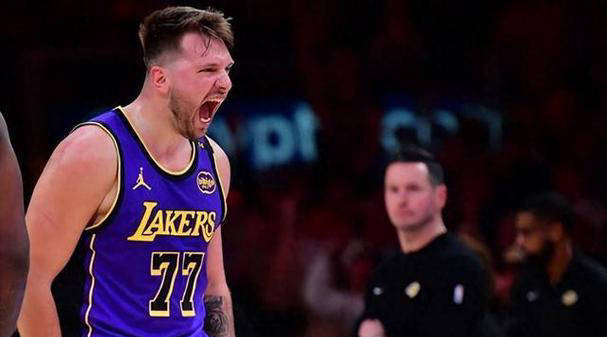 包含法甲战术变革引发关注，专家解读战局背后策略运用的词条