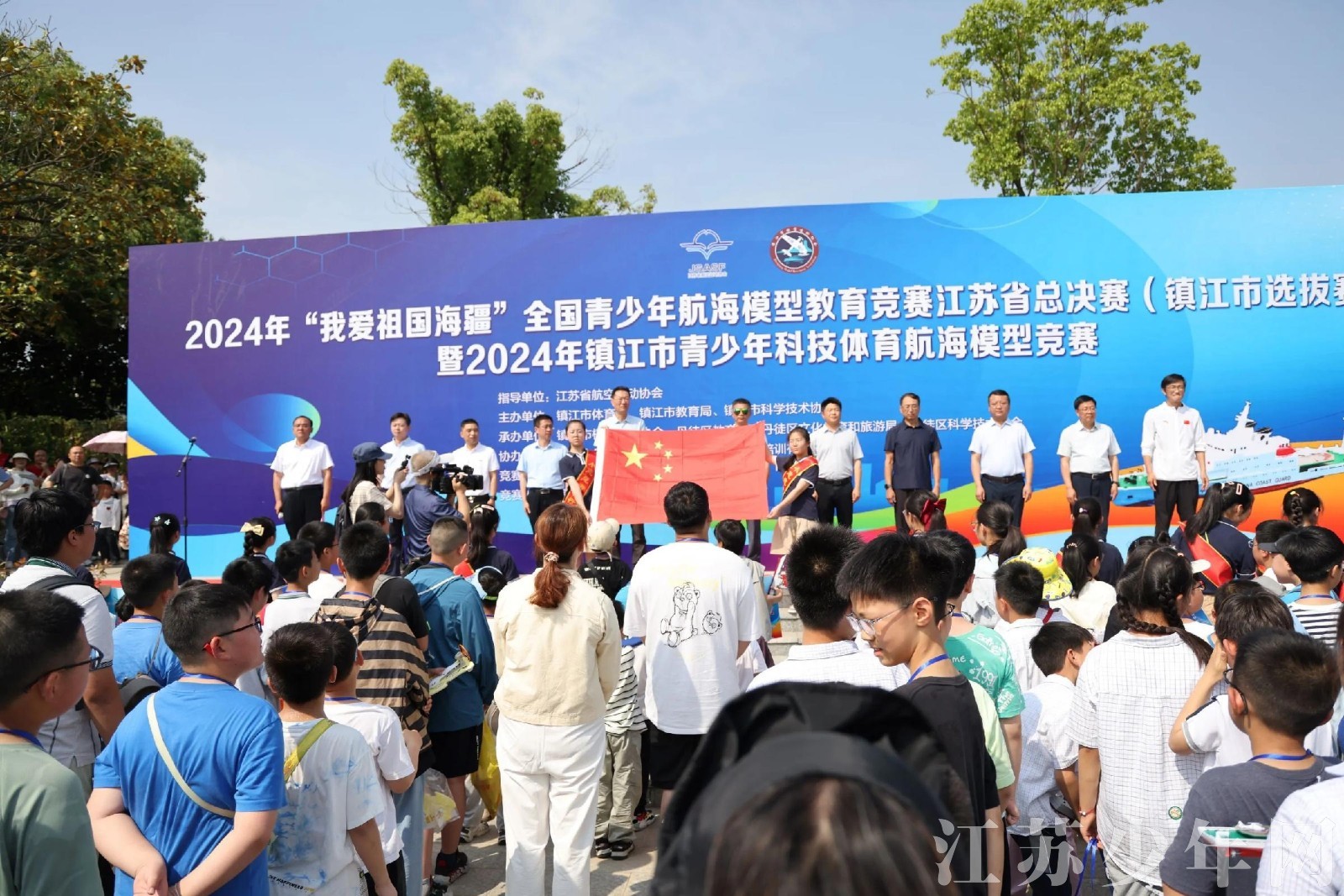 关于青少年“体育+科技”创新产业园项目在南京正式签约，推动青训科技化发展的信息