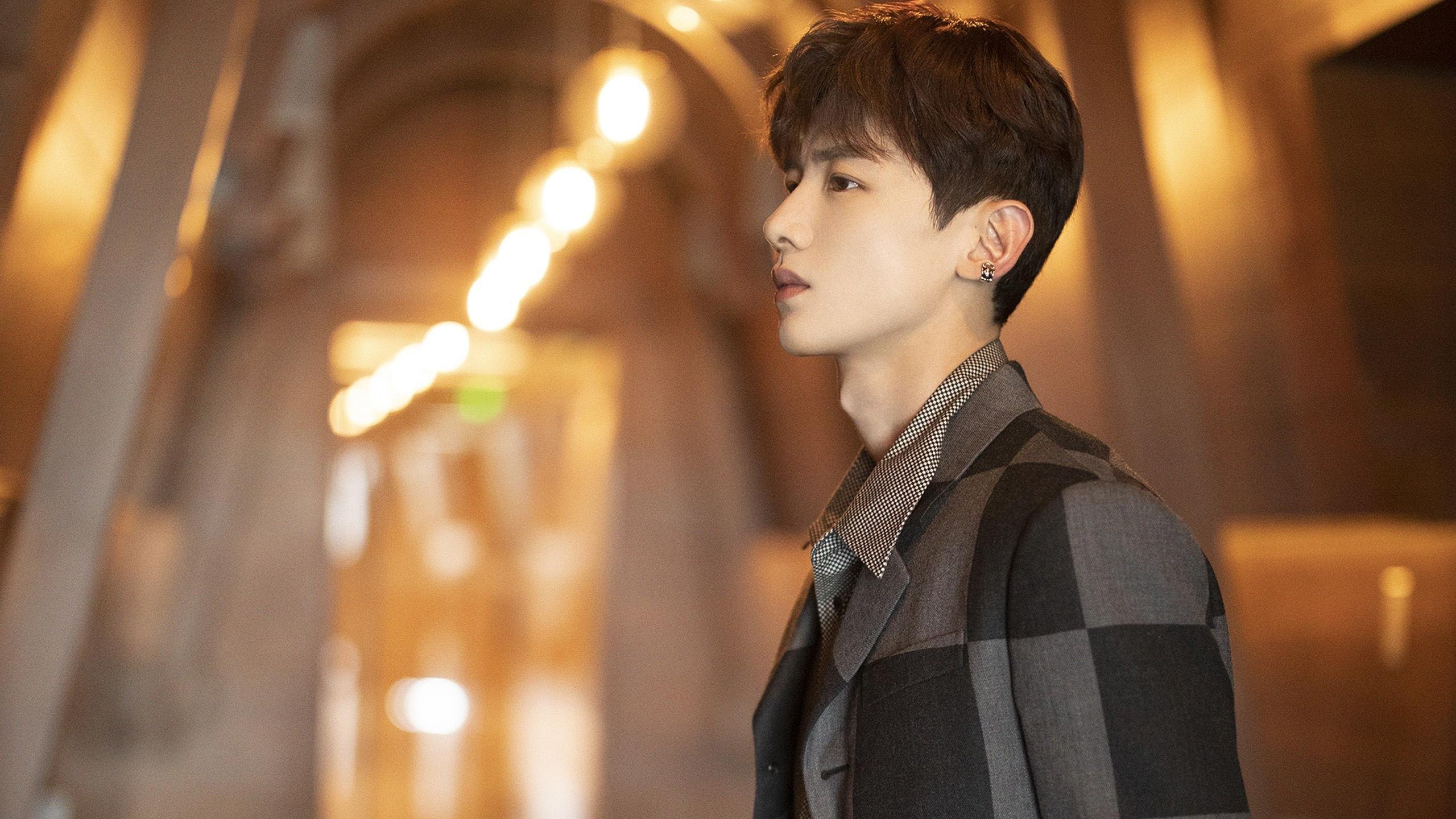 “英超争冠激战正酣,胜负瞬息万变”,“英超”