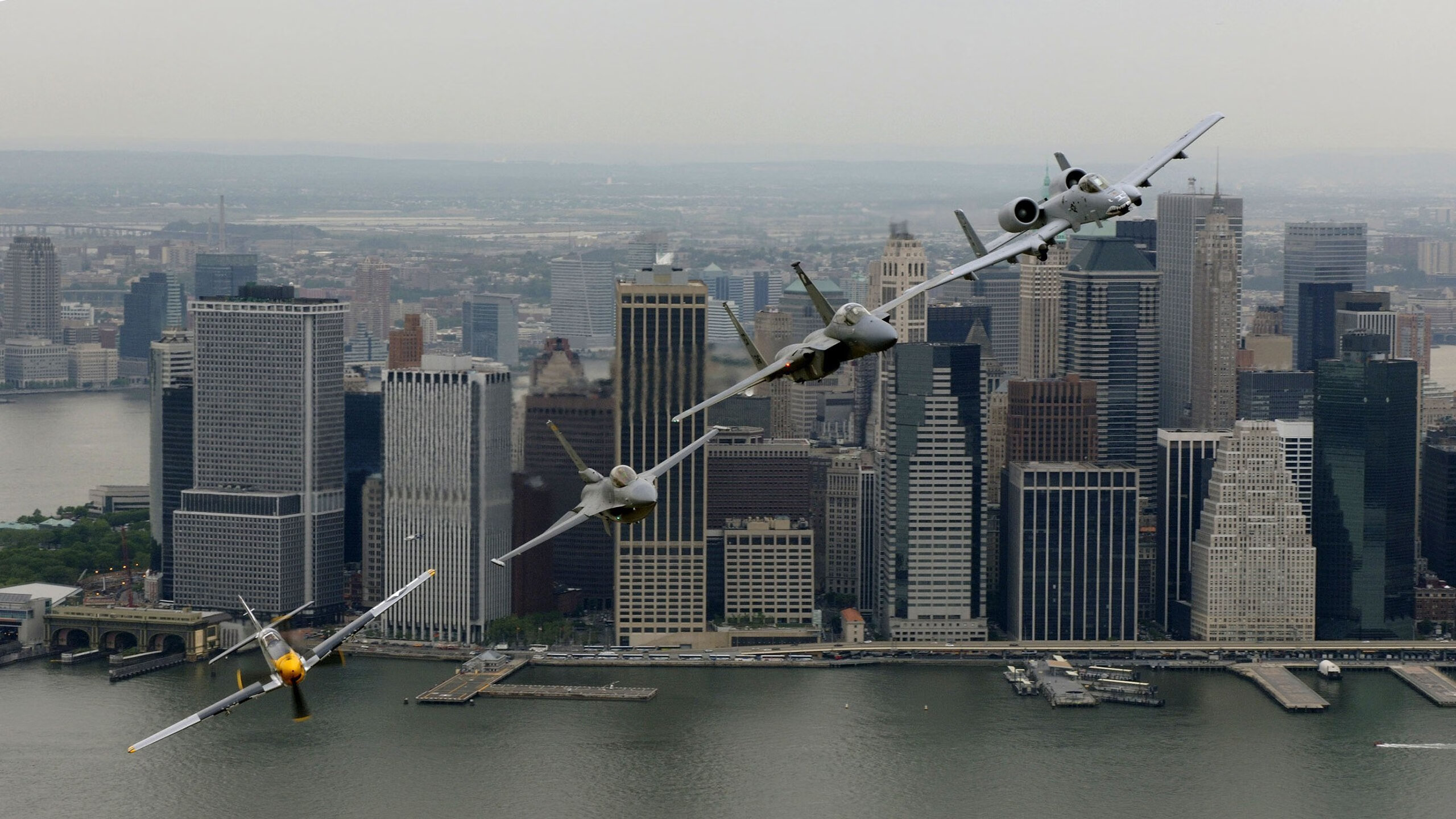 布克突破能力大幅提升制造多次罚球机会，布克效力过哪些球队