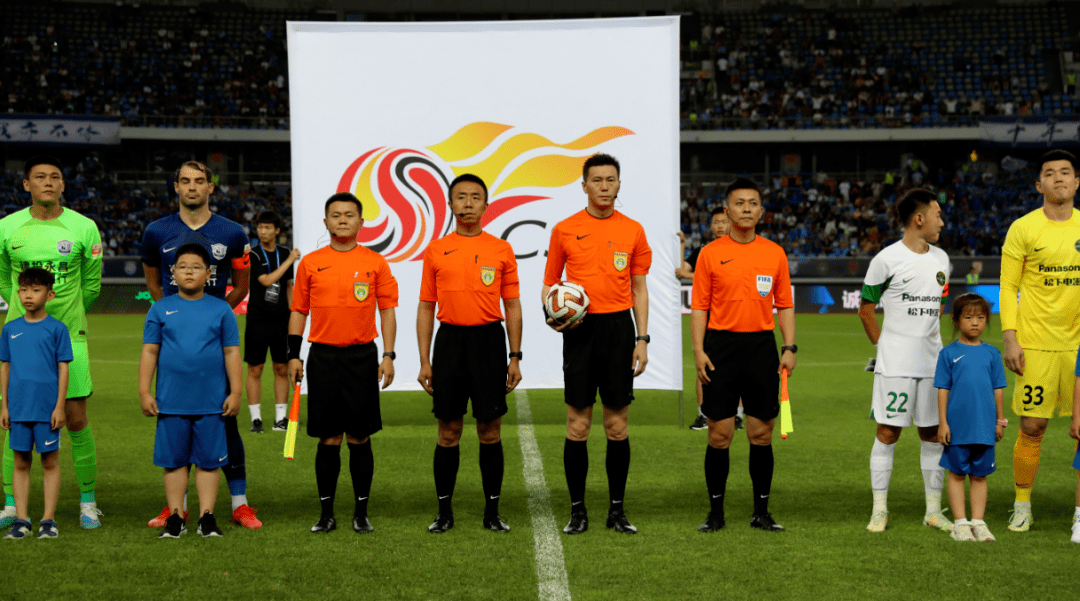 包含开云体育:中超联赛裁判委员会：公布裁判判罚标准，提升执法透明度的词条